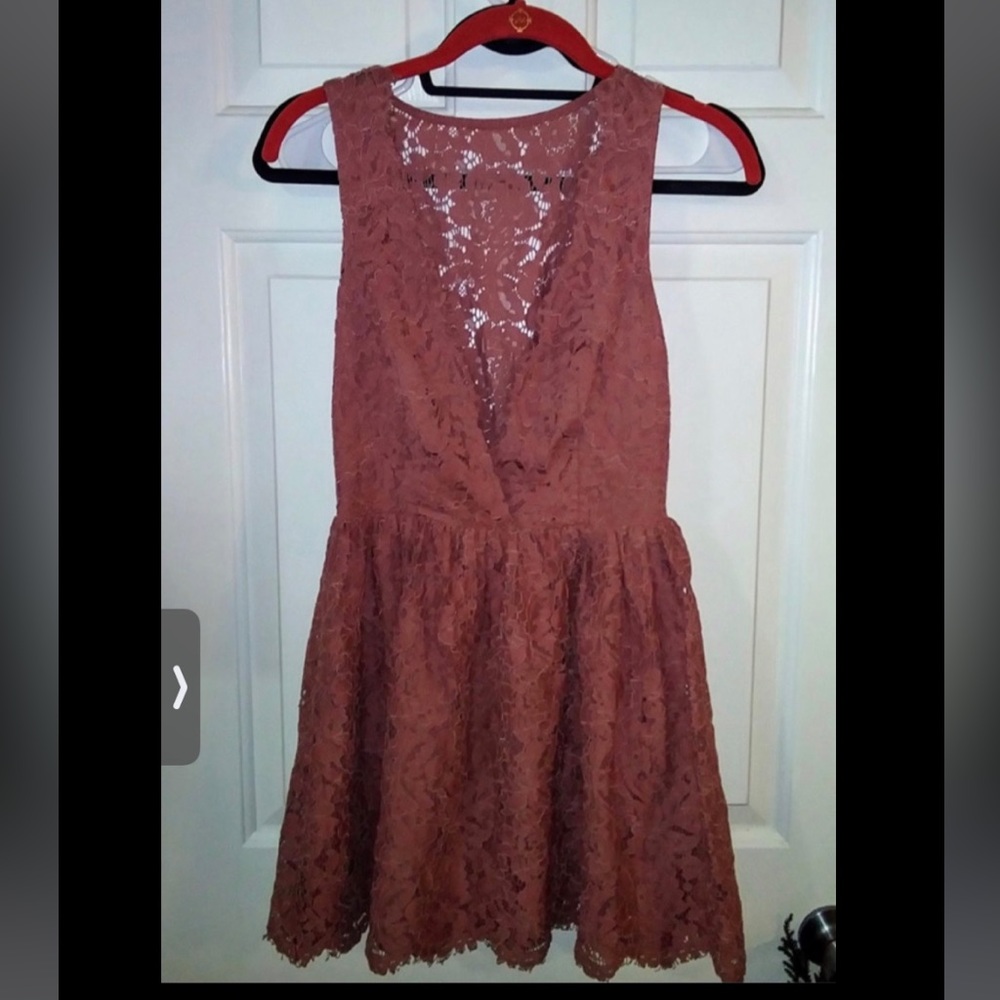 Tobi Dress - Picture 3 of 4